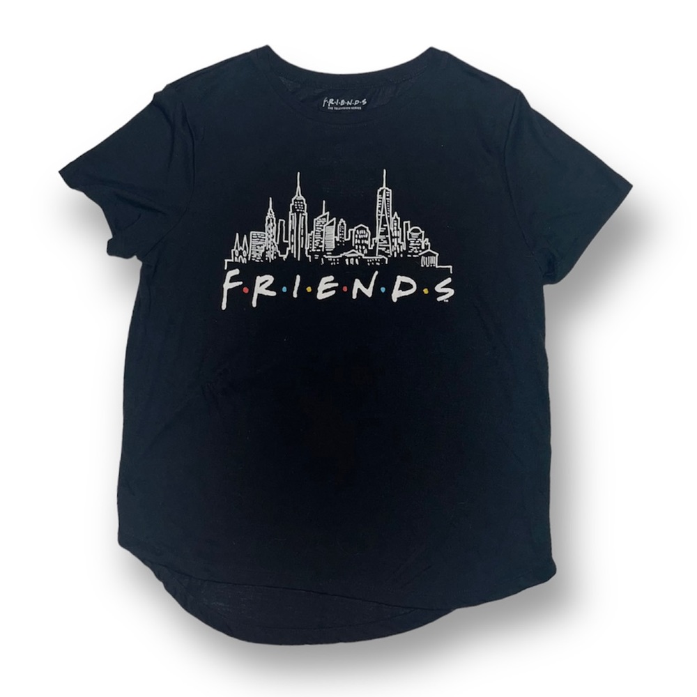 Friends black t-shirt with New York City sky line. Size L.